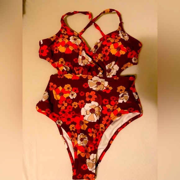 Cupshe Cutout Swim Suit - Picture 3 of 7